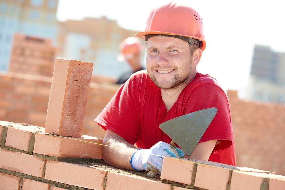 Construire une maison neuve : brique ou parpaing ? - Maisons Batilor